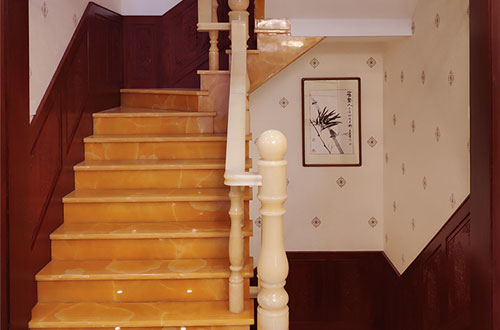 夏邑中式别墅室内汉白玉石楼梯的定制安装装饰效果